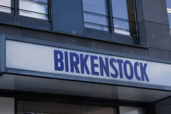 Birkenstock dépose son dossier d’entrée en Bourse à Wall Street