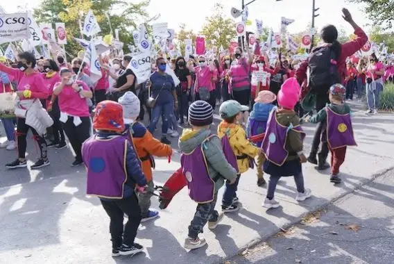 CPE: journées de grève; Québec défend son offre aux éducatrices