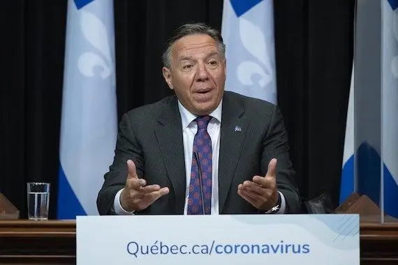 Legault demande aux travailleurs de la santé d’être des modèles