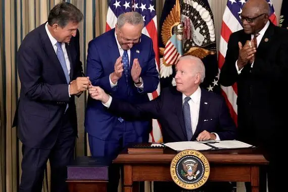 Climat et santé: Biden promulgue son plan d’investissement