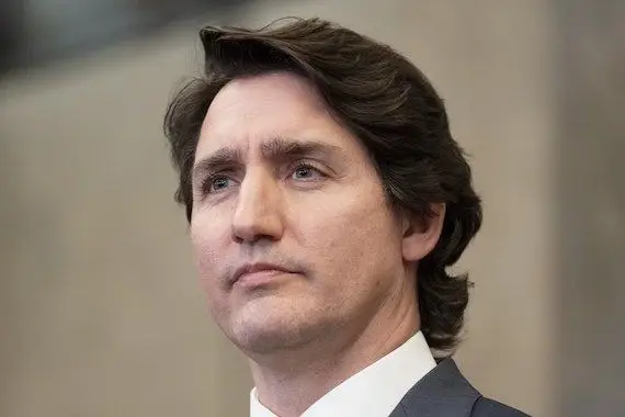 Exposé à la COVID-19, Justin Trudeau doit s’isoler chez lui