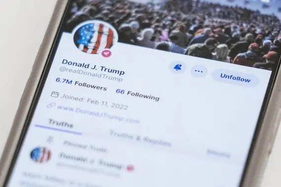 L’action du réseau social de Trump chute de 25%