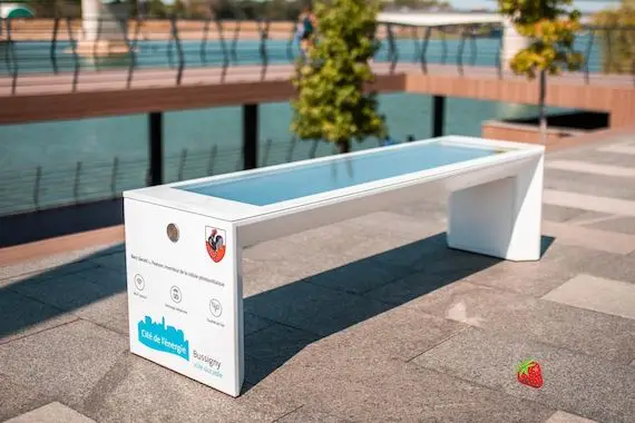 Ce banc solaire québécois compte révolutionner le mobilier urbain