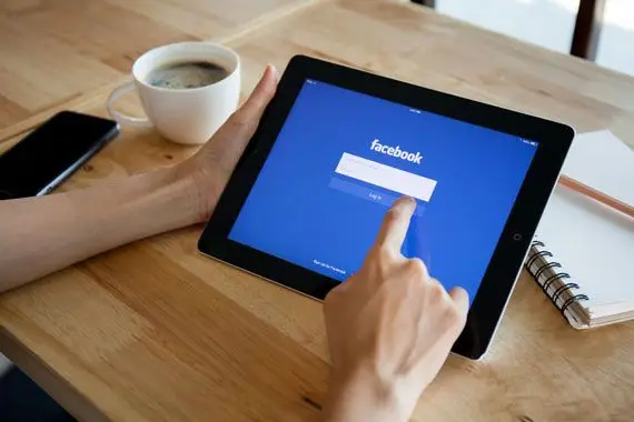 Apple se brouille avec Facebook sur le pistage des utilisateurs