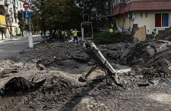 Ukraine: des bombardements font trois morts et plusieurs blessés