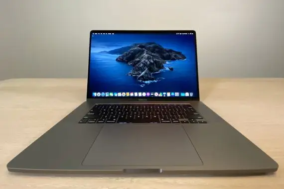 Ce MacBook Pro d’Apple remplacera studio, bureau, salon…