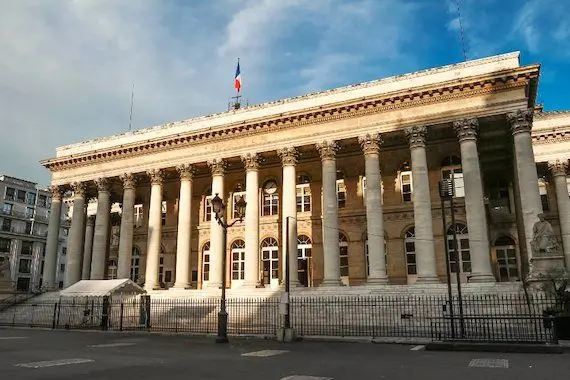 La Bourse de Paris clôture à 2% après une semaine dans la crainte