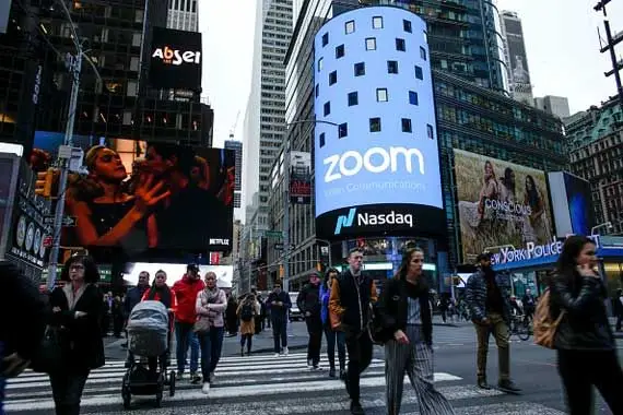 Twitter ferme des comptes, Zoom accède à des demandes chinoises