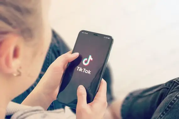 TikTok va lancer le magasinage directement sur sa plateforme