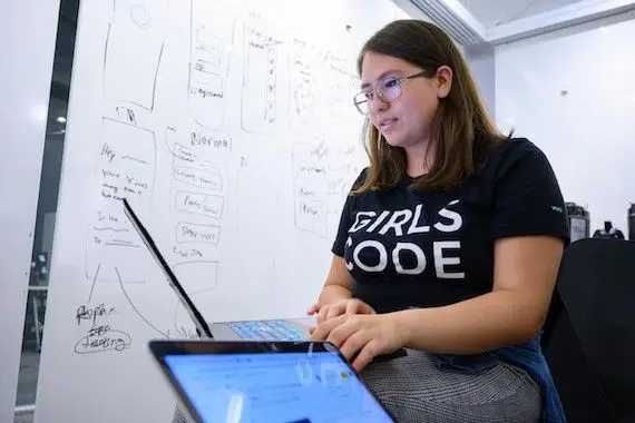 «Girls who code»: un aperçu au féminin d’une carrière en techno