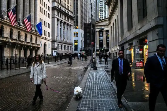 Bourse: Wall Street termine divisée