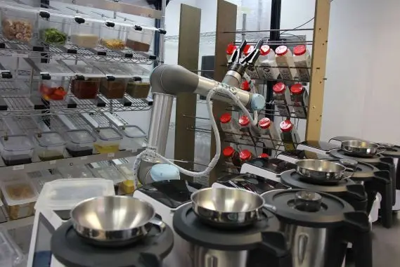 Un robot cuisinier chez YPC technologies