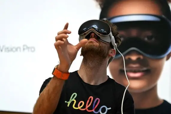 Apple: le casque de réalité virtuelle à 3 500$US est arrivé