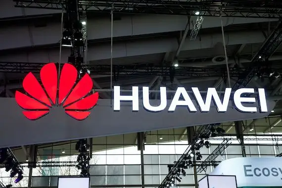 Retrait Huawei: «décision politique regrettable», selon le groupe