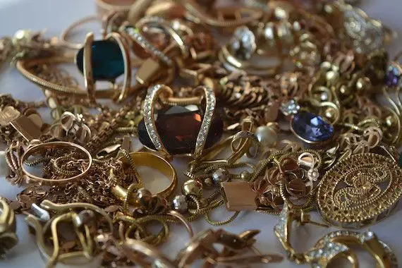 Les prix record de l'or font reluire le recyclage de bijoux