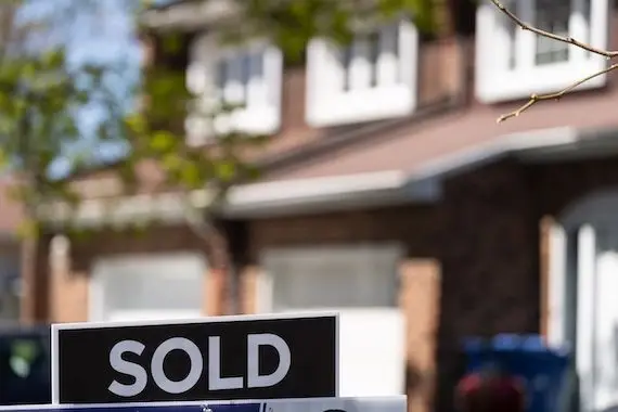 Les ventes résidentielles diminuent en avril au Canada