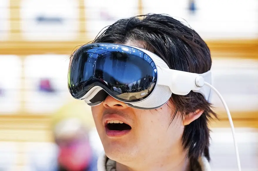 Apple lance son casque de réalité augmentée Vision Pro au Canada
