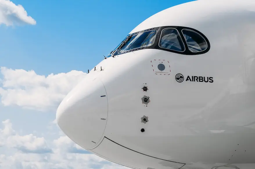 Airbus: bénéfice net divisé par deux au premier semestre