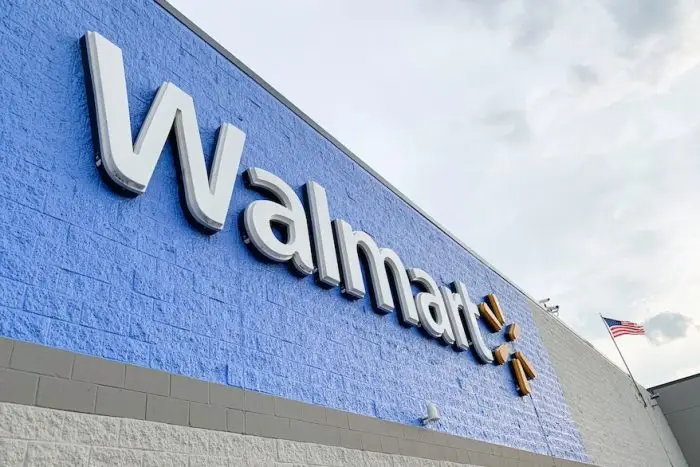 Walmart revoit ses prévisions annuelles après un 2T meilleur qu’attendu