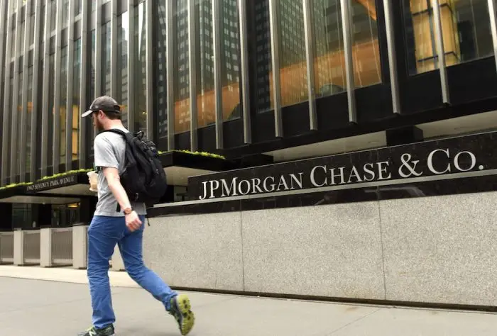 JPMorgan Chase: résultats 3T grevés par des charges mais répond aux attentes