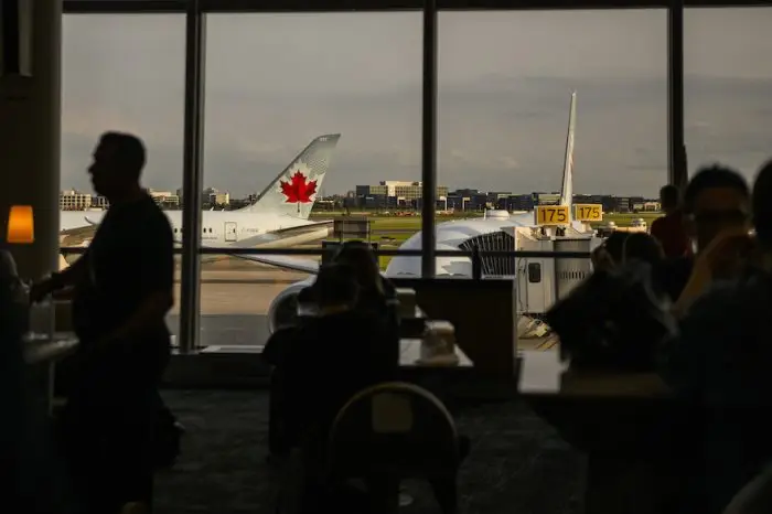 Les pilotes d’Air Canada votent pour un mandat de grève