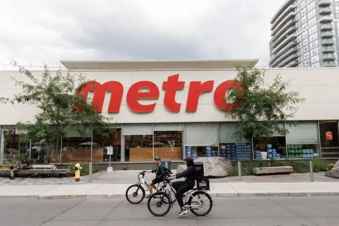 Metro signale une baisse de son bénéfice malgré des revenus en hausse au 3T