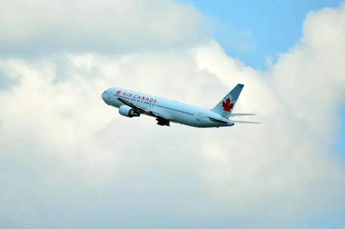 À Surveiller : Air Canada, Transcontinental et Alimentation Couche-Tard