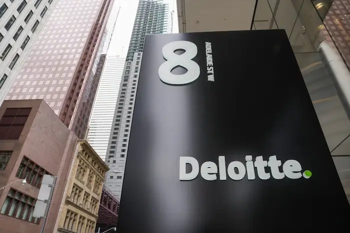 La croissance économique sera modérée et les taux baisseront sous 3%, selon Deloitte