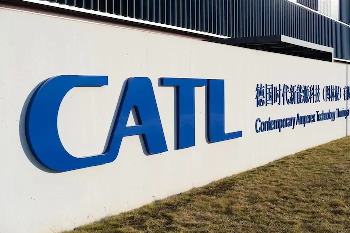 Le géant chinois des batteries CATL annonce une hausse de 26% de son bénéfice au 3T