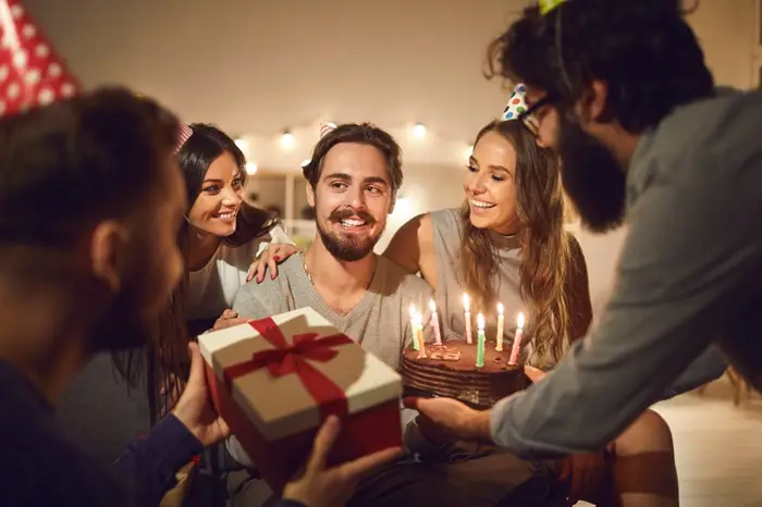 Les Québécois dépensent moins pendant les Fêtes que dans le ROC