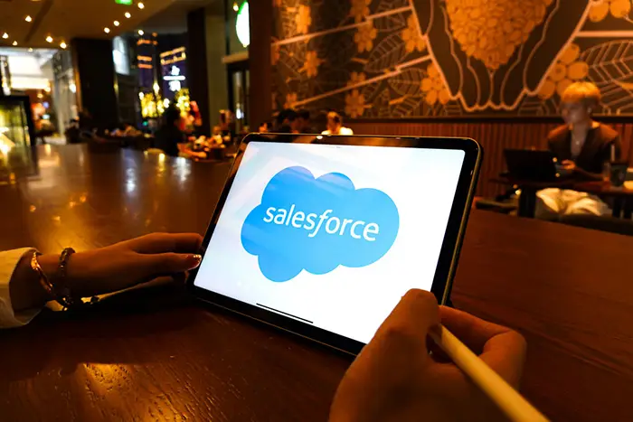 Salesforce annonce quatre acquisitions dans l'IA pour plus de 2G$US