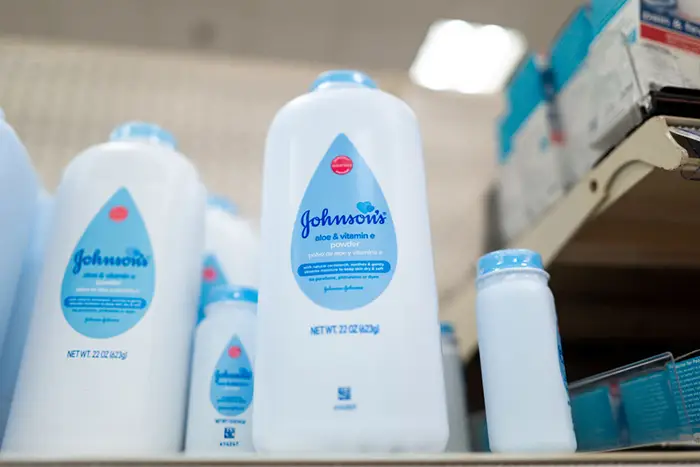 Talc et cancer: Johnson & Johnson risque un procès au Royaume-Uni