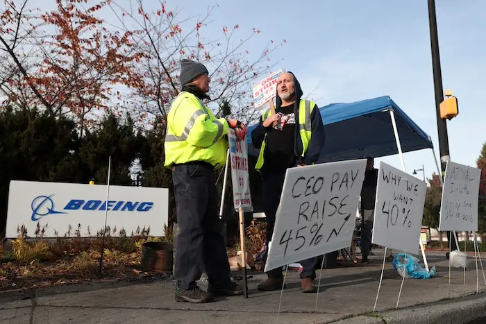 Les grévistes de Boeing votent sur un accord social, le troisième