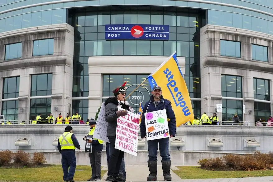 Grève de Postes Canada: la pression monte sur le fédéral pour qu’il intervienne