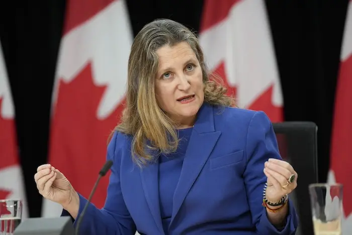 Freeland ne confirme pas que le déficit a été maintenu à 40 G$ en 2023-2024